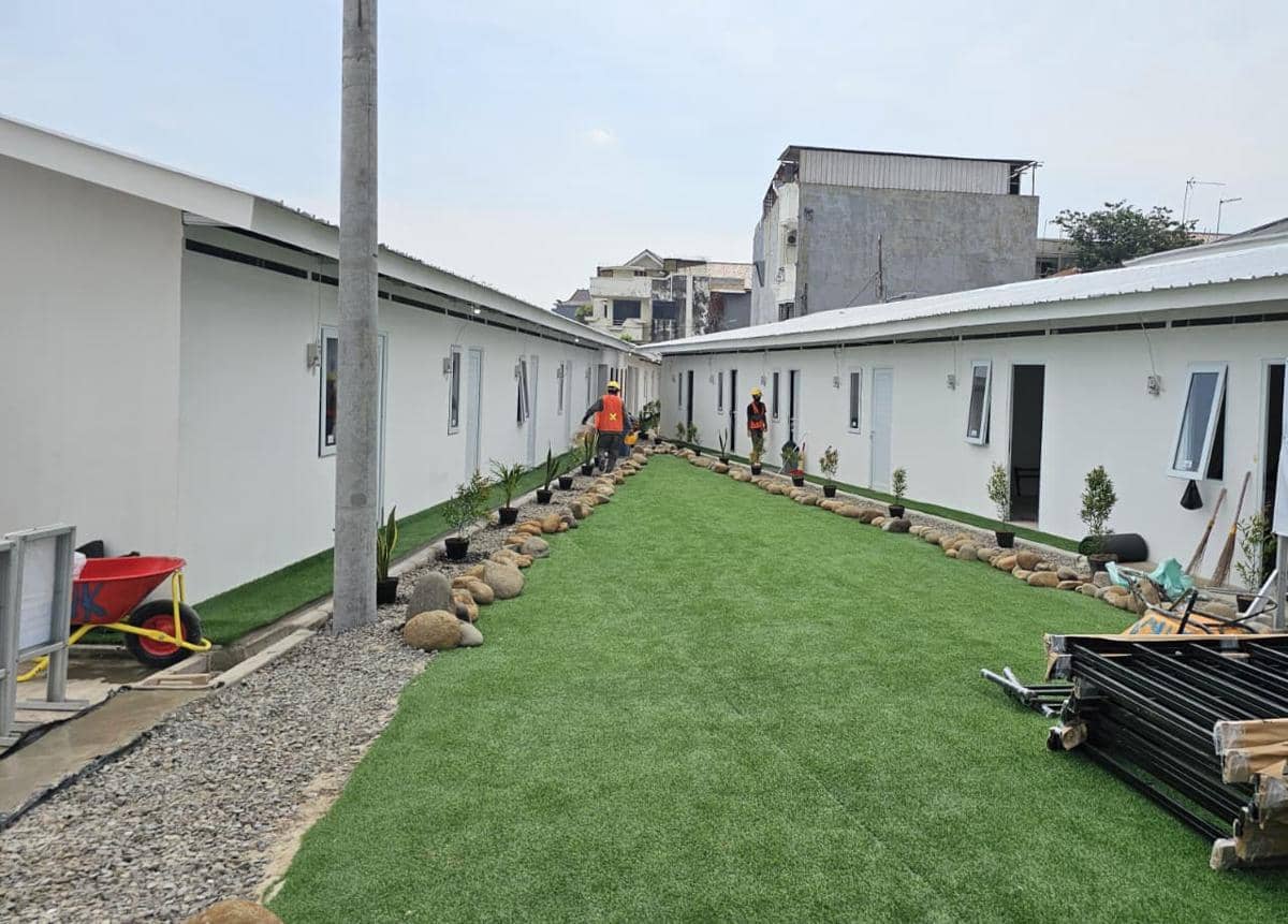 Proyek Dikebut, Teddy Cek Progres Hunian Warga di Pinggir Rel Senen