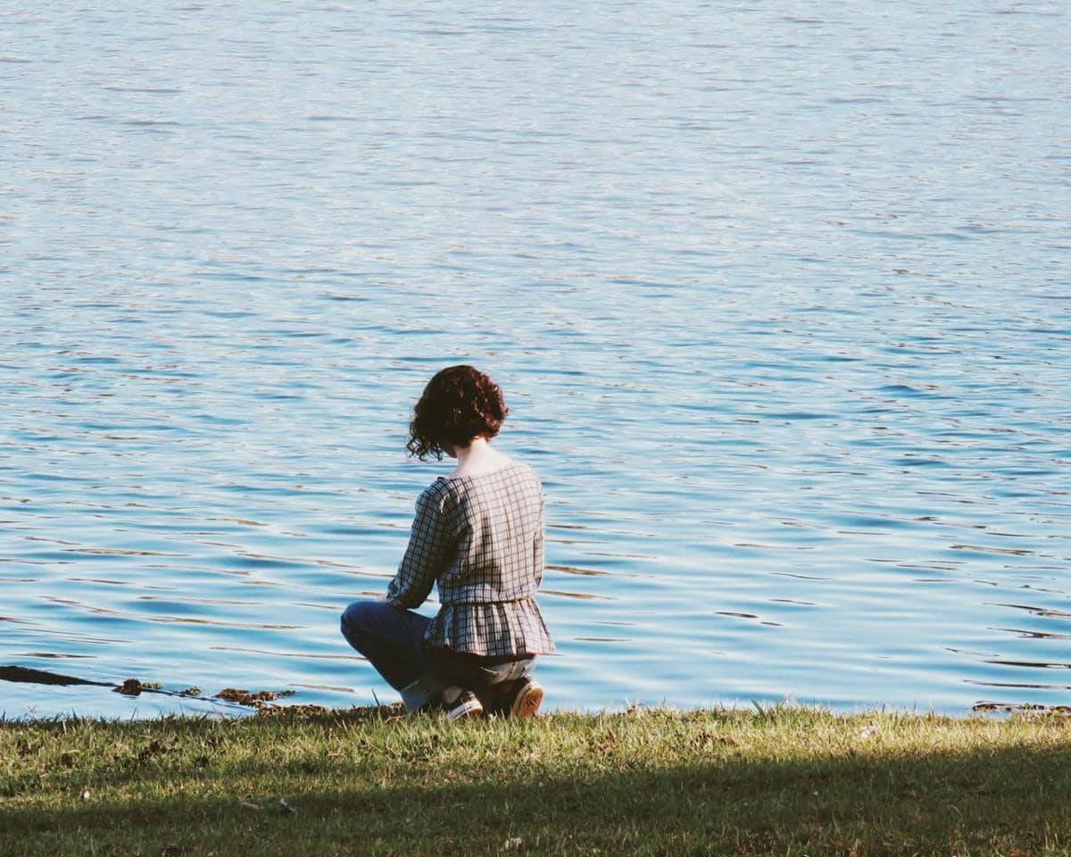 Ilustrasi menyendiri