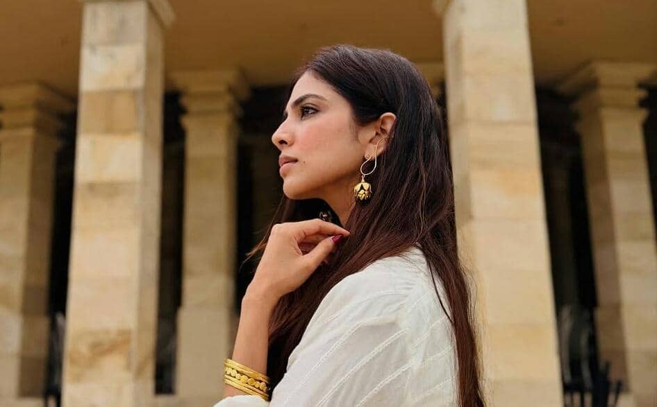 10 Momen Malavika Mohanan Liburan di Indonesia, ke Bali hingga Merapi