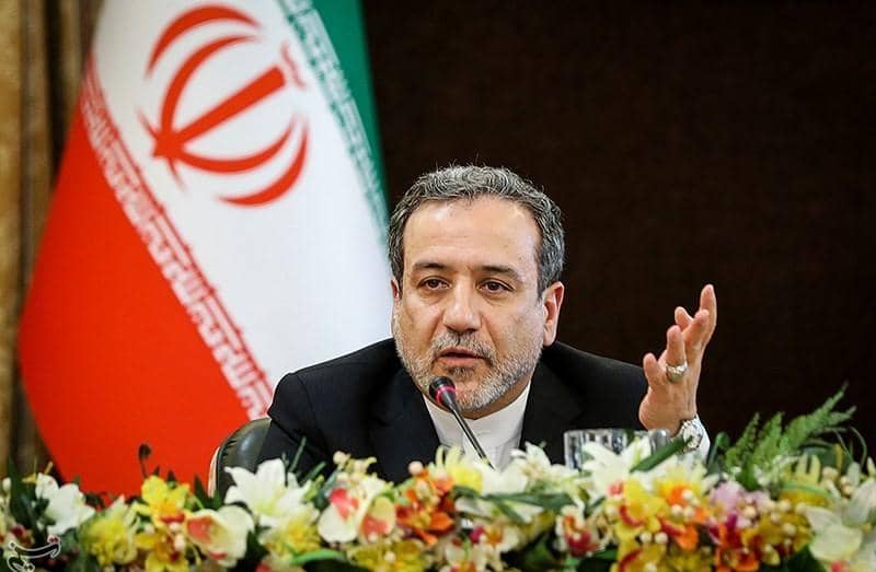 Abbas Araghchi sedang menghadiri pertemuan. 