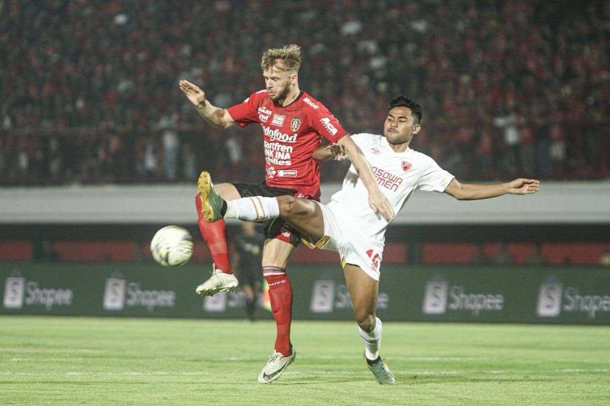Bali United versus PSM Makassar di musim 2019.
