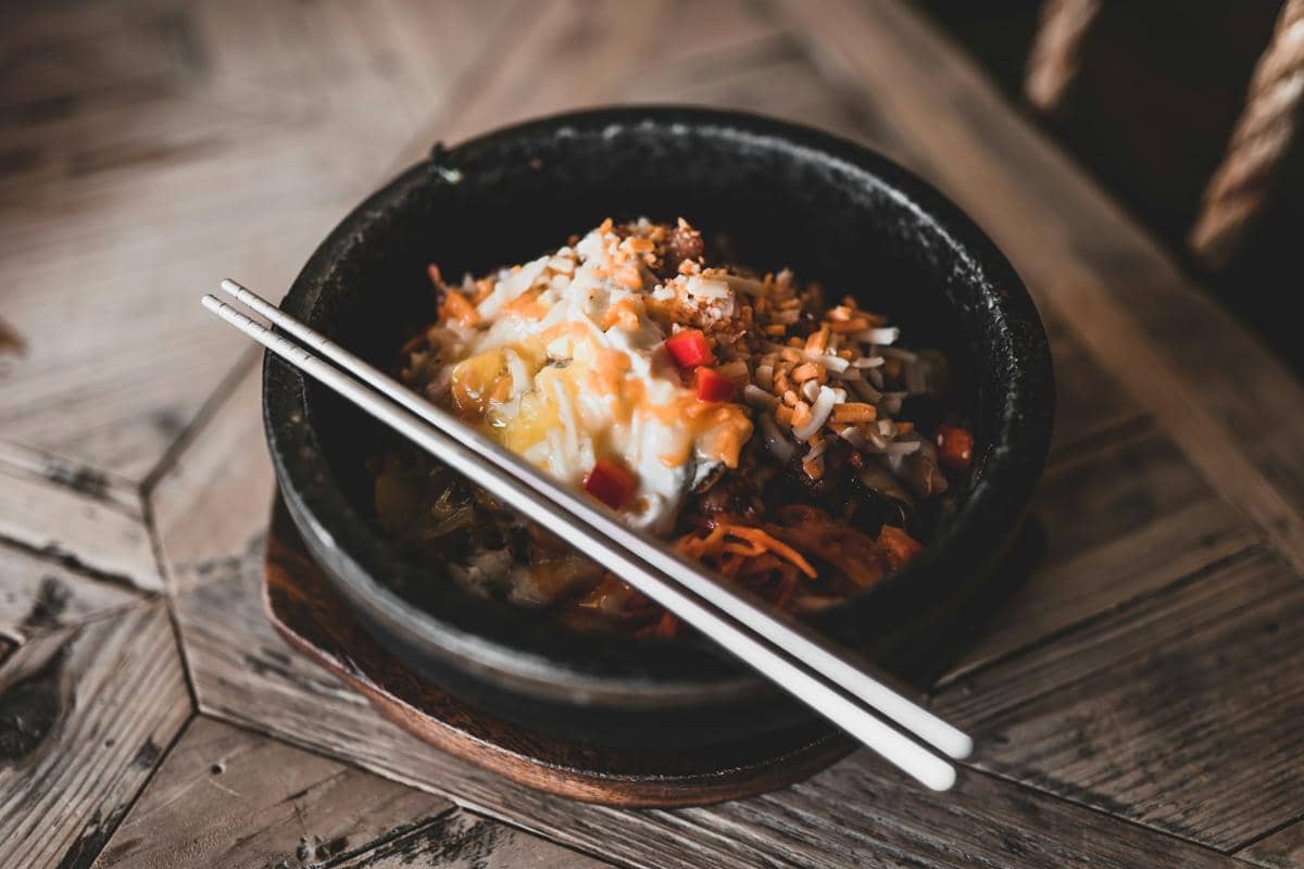 ilustrasi nasi goreng kimchi