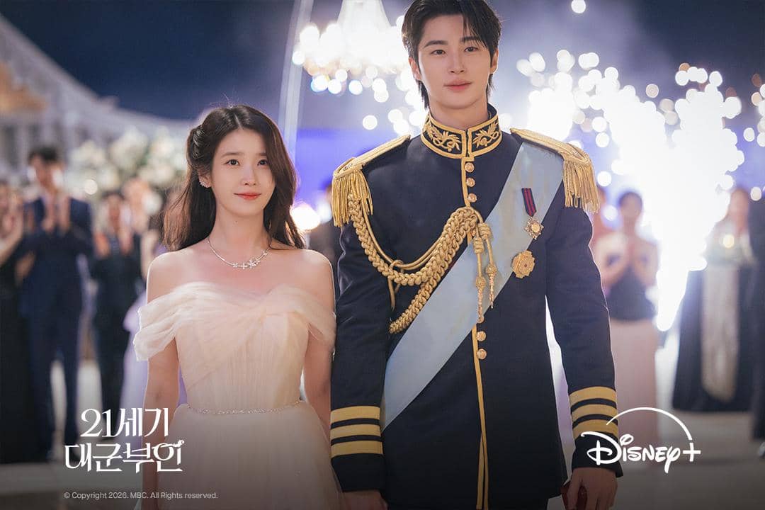 Seong Hui Ju (IU) dan I An (Byeon Woo Seok) dalam drakor Perfect Crown 
