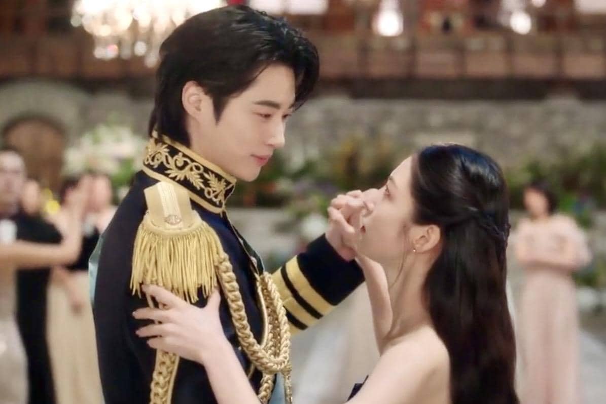 I An (Byeon Woo Seok) dan Yoon Yi Rang (Gong Seung Yeon) dalam drakor Perfect Crown 
