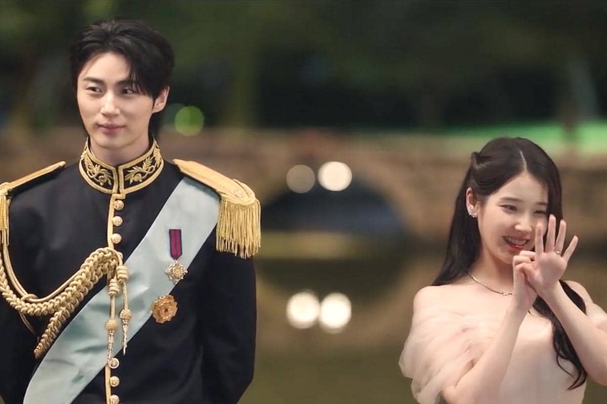 Seong Hui Ju (IU) dan I An (Byeon Woo Seok) dalam drakor Perfect Crown