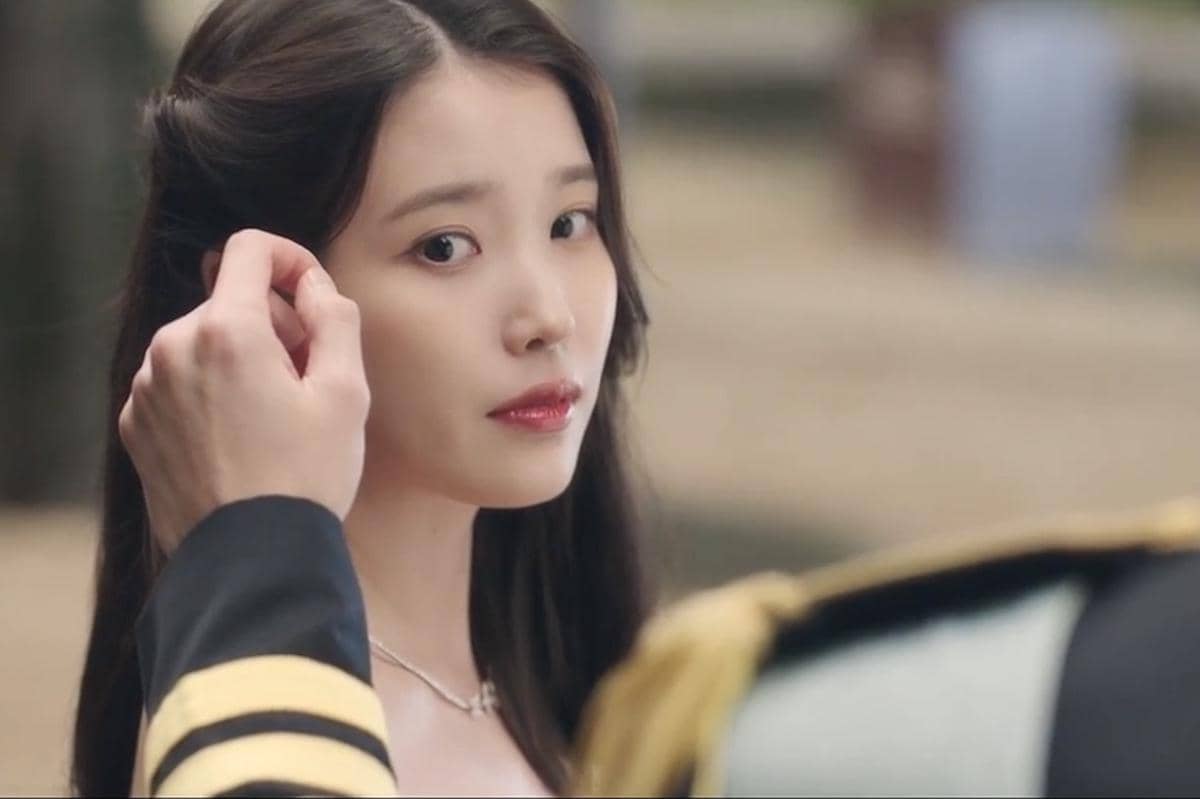 Seong Hui Ju (IU) dalam drakor Perfect Crown