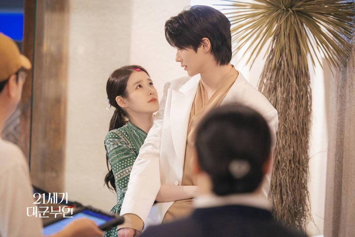 Cuplikan drama Korea Perfect Crown