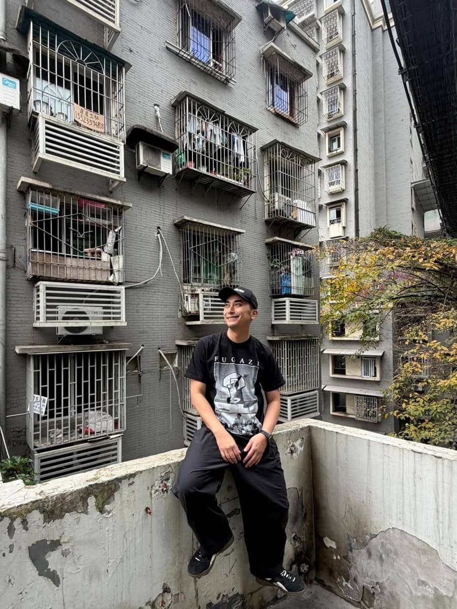 Kenes dan Winky Wiryawan saat jalan-jalan di Chongqing