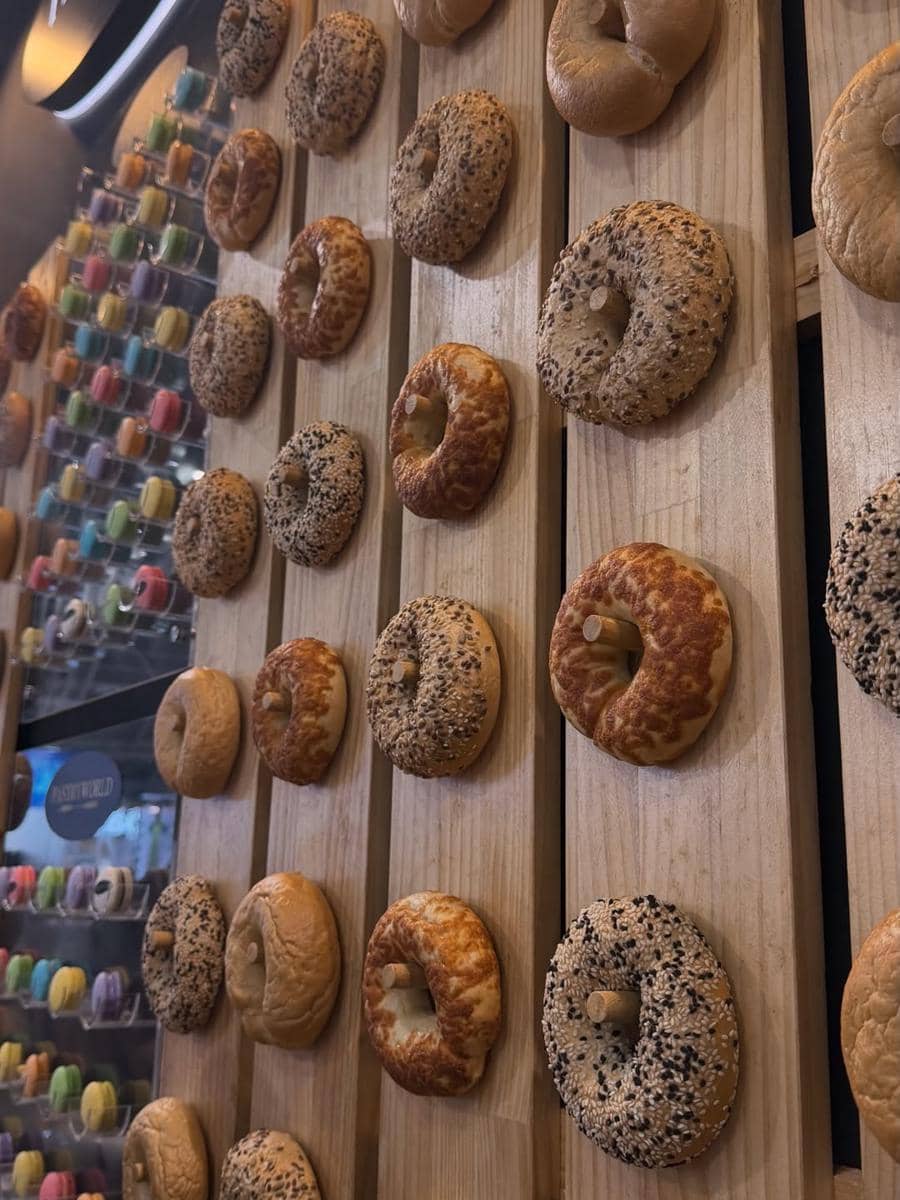 Ratna Galih berkeliling Singapura dengan jalan kaki