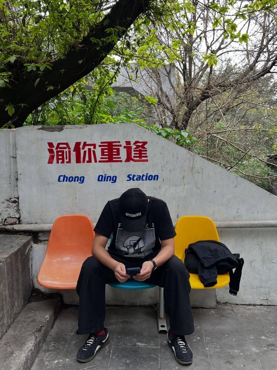 Kenes dan Winky Wiryawan saat jalan-jalan di Chongqing