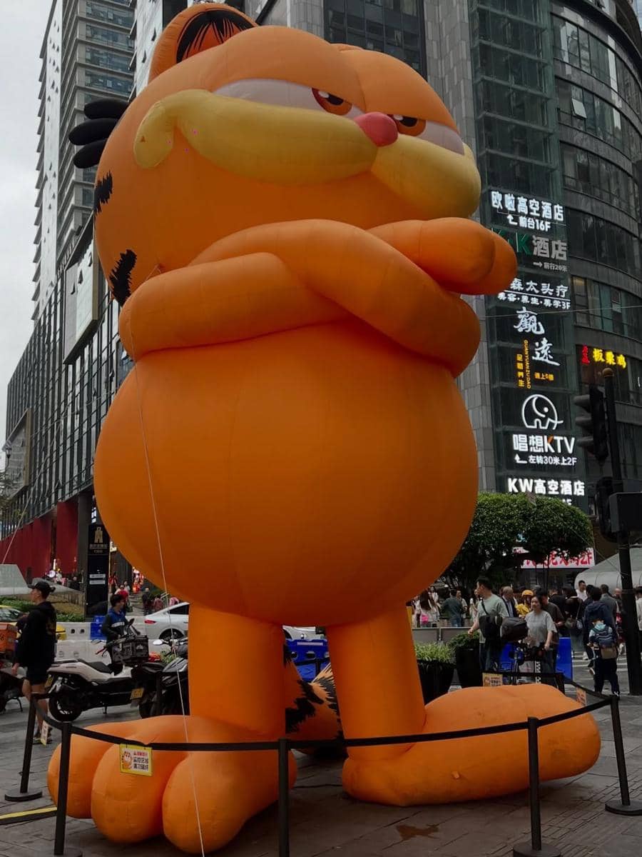 Kenes dan Winky Wiryawan saat jalan-jalan di Chongqing