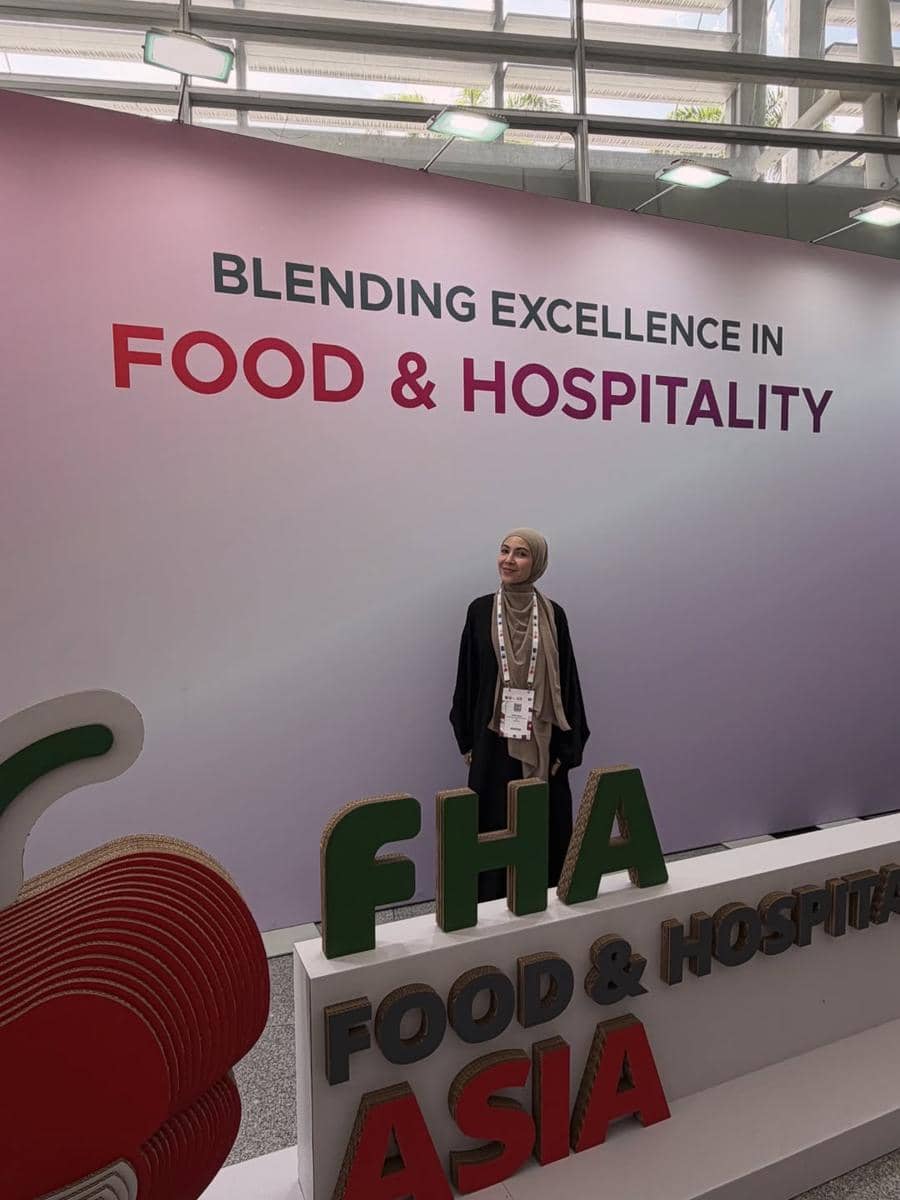 Ratna Galih berkeliling Singapura dengan jalan kaki