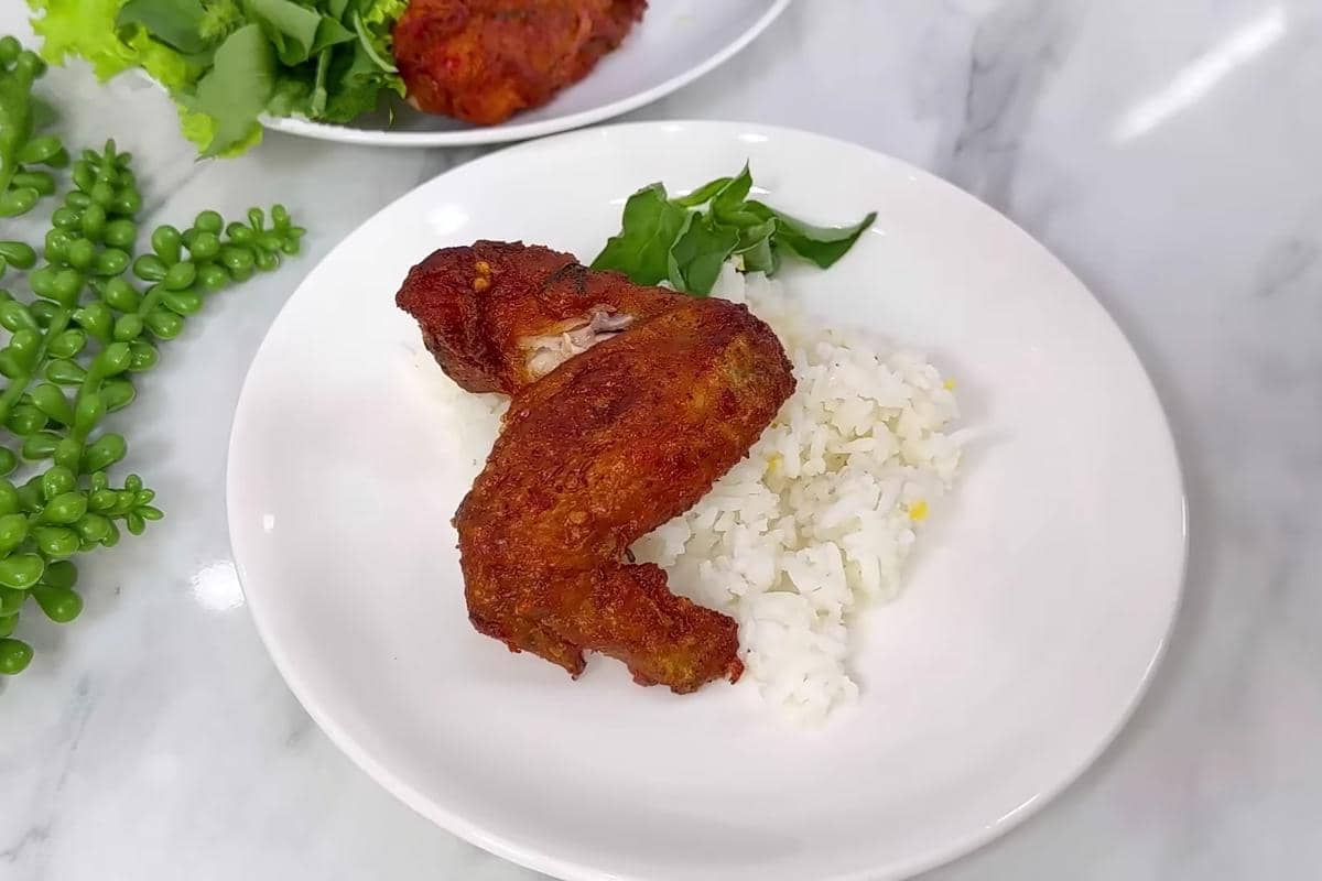 ilustrasi ayam goreng terasi daun jeruk