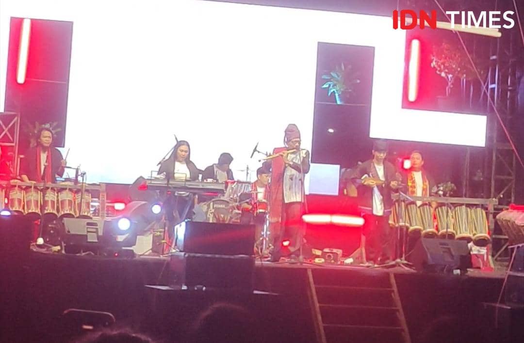 Marsius Sitohang, Tukang Becak Dayung Kini ke Panggung Dunia Berkat Suling Batak