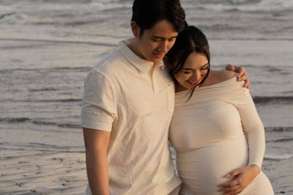 Hamil Anak Pertama, 7 Potret Maternity Amanda Manopo di Pantai
