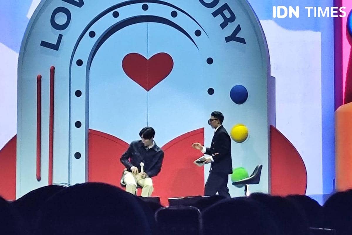 Ketika lalat ikut fanmeeting, panggung jadi arena berburu.jpg