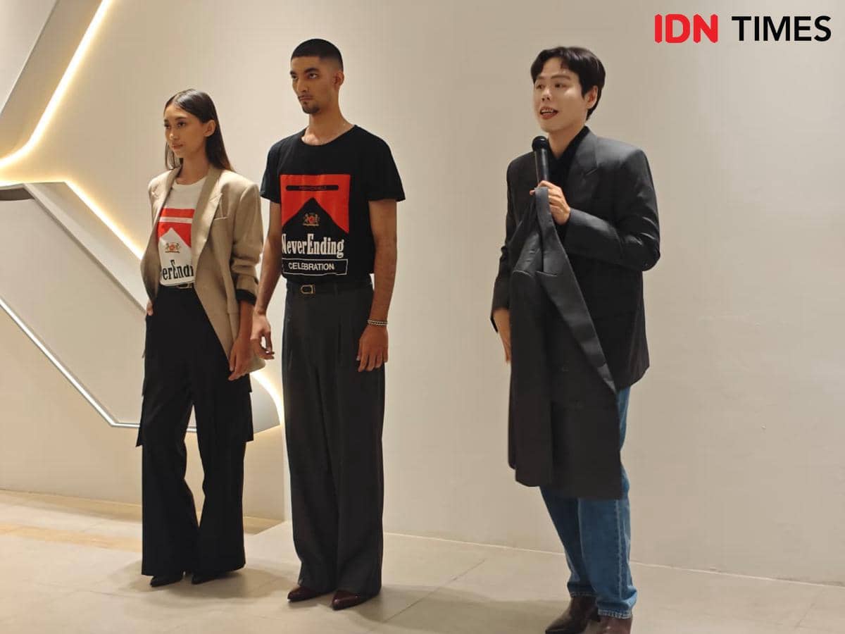 Presentasi koleksi ready-to-wear Hartono Gan dalam "Launching of Hartono Gan Ready-To-Wear as Part of Future Fashion Awards pada Sabtu" (25/
