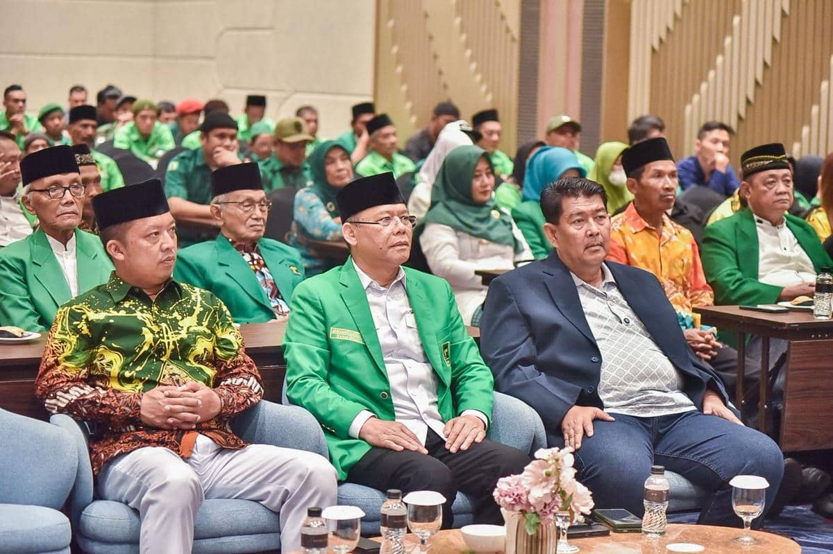 Para peserta mengenakan jas hijau menghadiri pembukaan Musyawarah Cabang PPP se-DIY di Kulon Progo pada Sabtu, 26 April 2026.