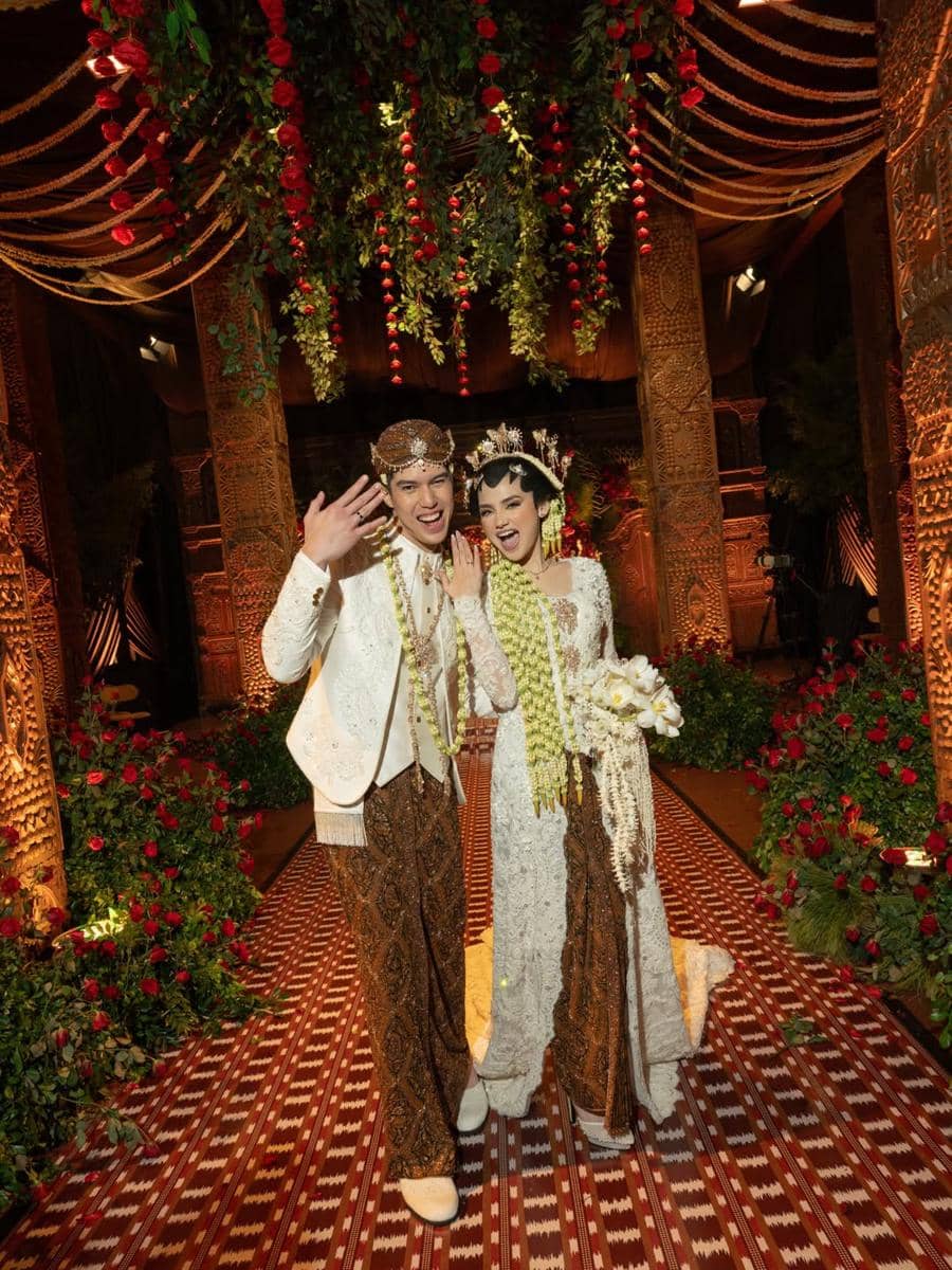 Dekorasi pernikahan El Rumi dan Syifa Hadju