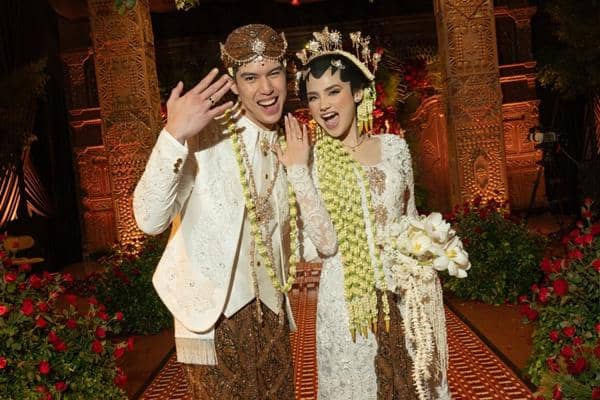 7 Potret Momen Akad Nikah Syifa Hadju dan El Rumi, Pamer Cincin-Maskawin