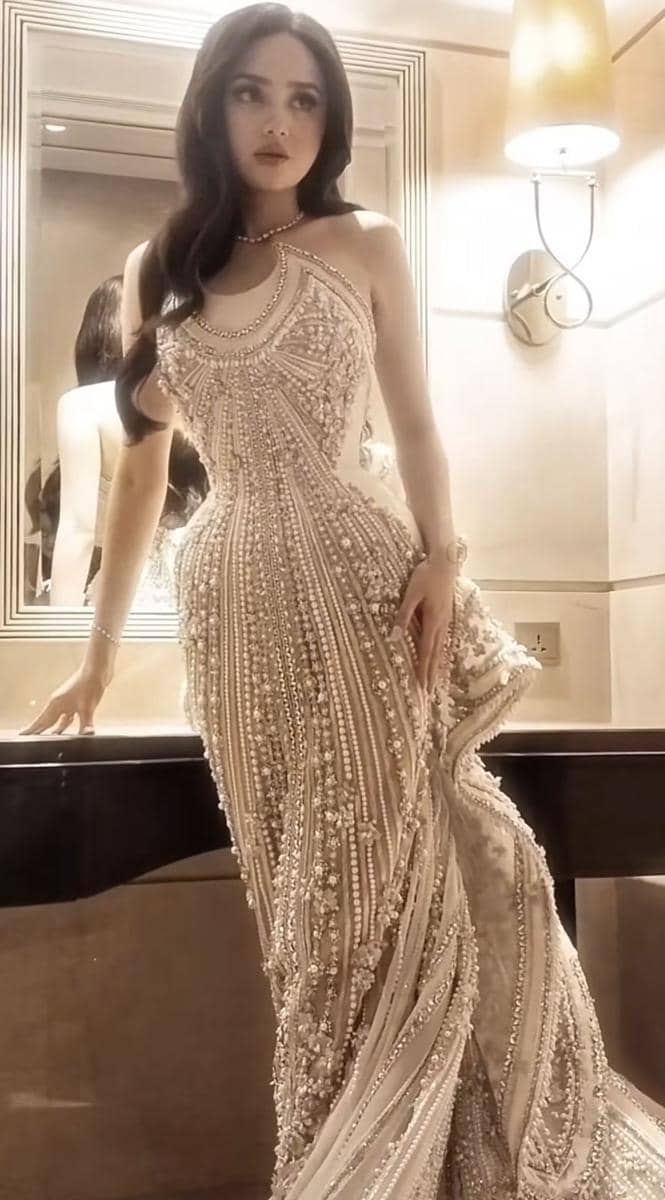 Gaya Syifa Hadju di Resepsi Nikah (instagram.com/texsaverio)