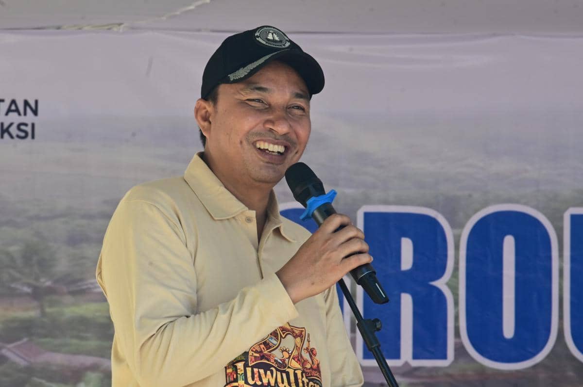 Jalan Seko Dikebut, Bupati Lutra: Posisi Jalan Ini Strategis