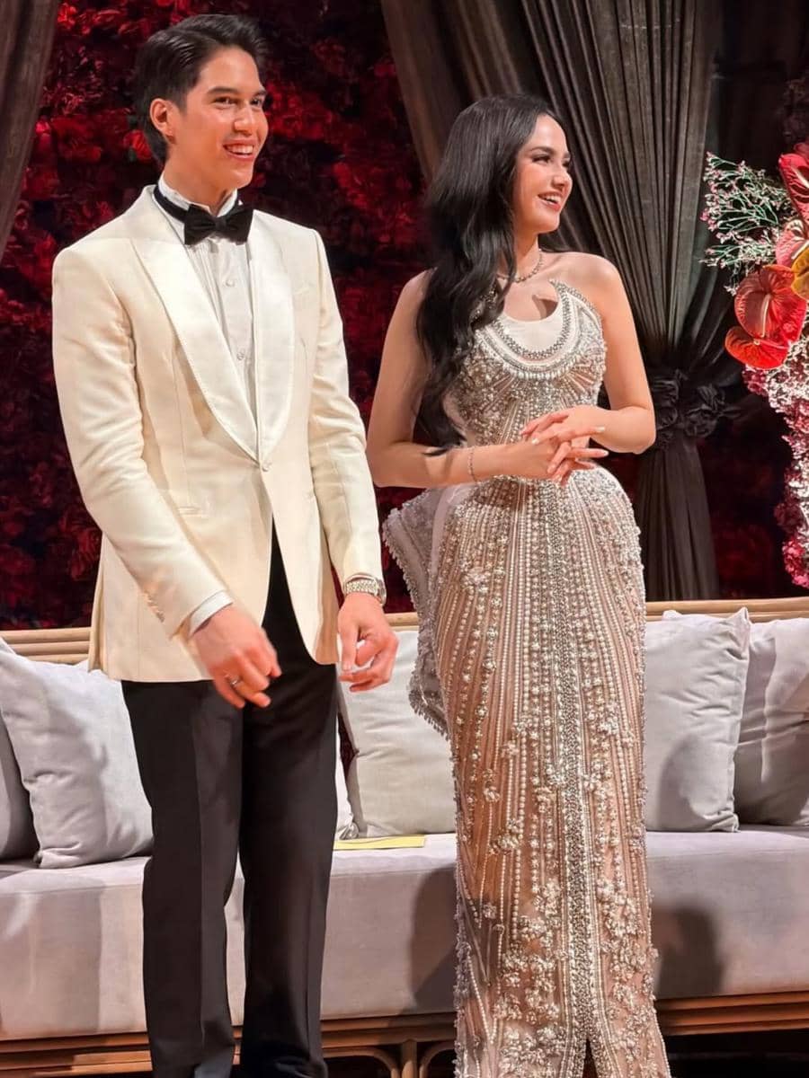 Dekorasi pernikahan El Rumi dan Syifa Hadju