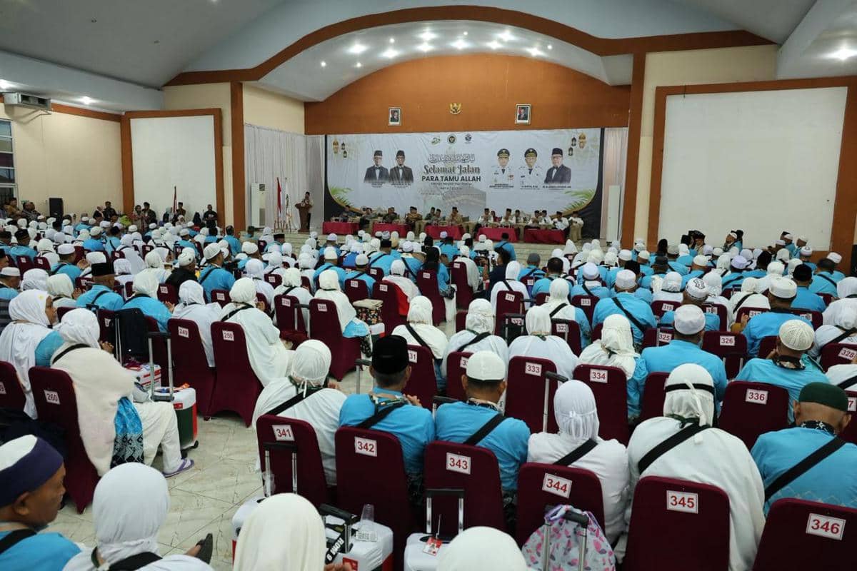 Gubernur dan Komisi VIII DPR RI Lepas Calhaj, Imigrasi Jamin Kelancaran Dokumen