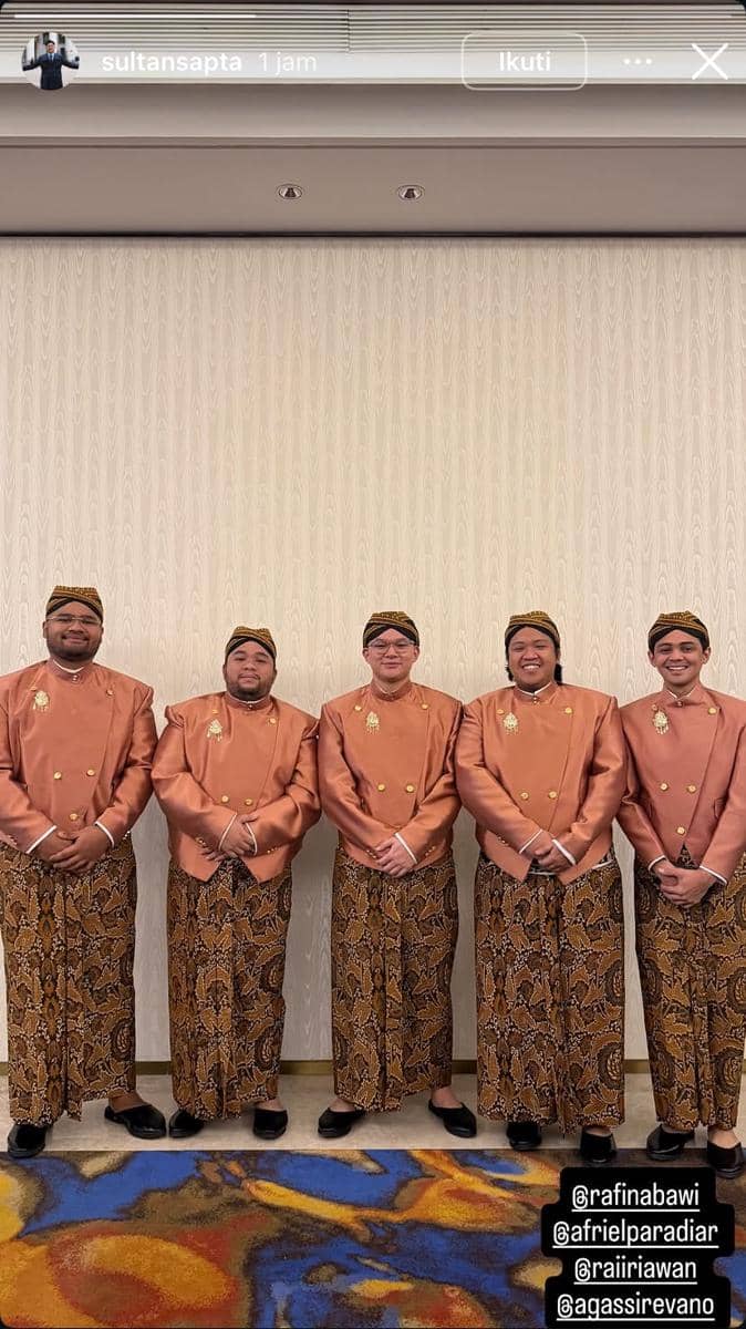 potret bridesmaid dan groomsmen di pernikahan El Rumi dan Syifa Hadju