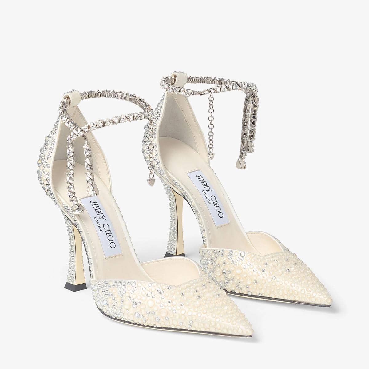 Heels Syifa Hadju di resepsi nikah (jimmychoo.com)