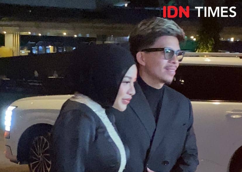 potret Atta Halilintar dan Aurel Hermansyah di resepsi pernikahan El Rumi dan Syifa Hadju