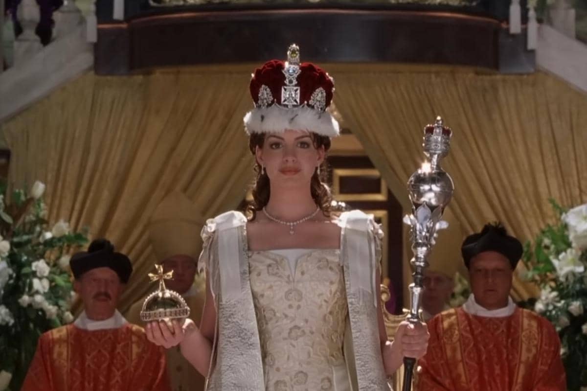 Anne Hathaway dalam The Princess Diaries 2