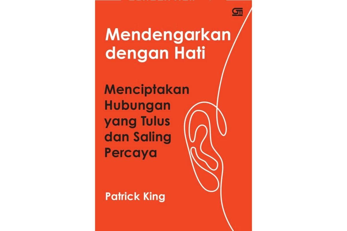 cover buku Mendengarkan dengan Hati