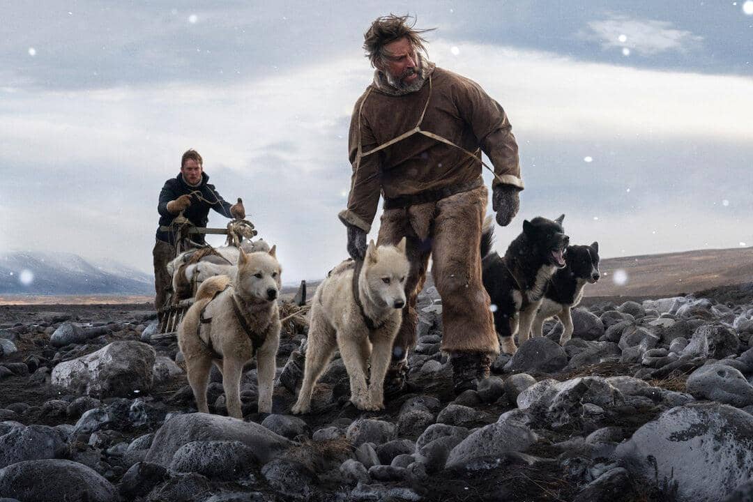 adegan dalam film Against the Ice