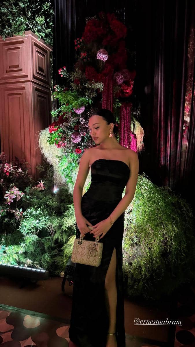 gaya artis di resepsi pernikahan El Rumi dan Syifa Hadju 