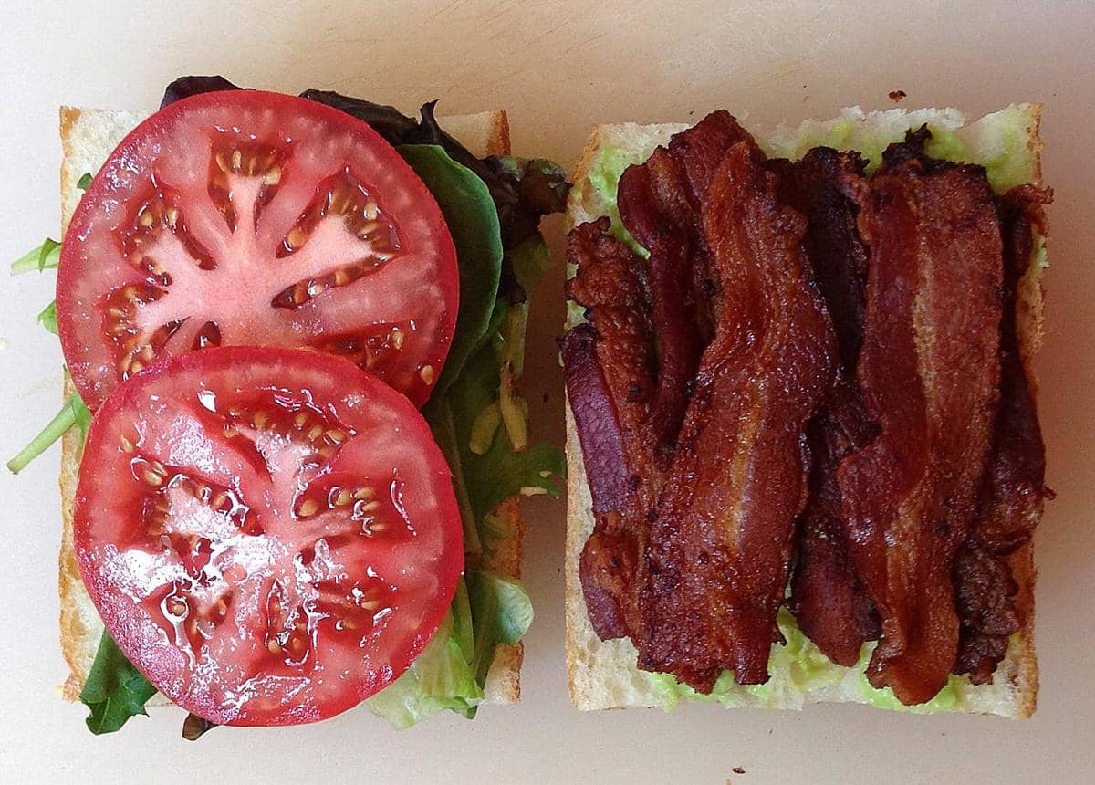 ilustrasi membuat BLT sandwich
