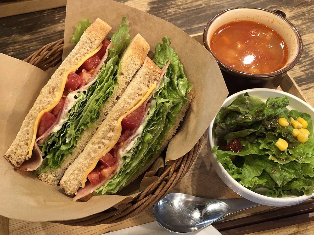 BLT Sandwich Itu Apa? Ini Sejarah dan Cara Bikinnya di Rumah