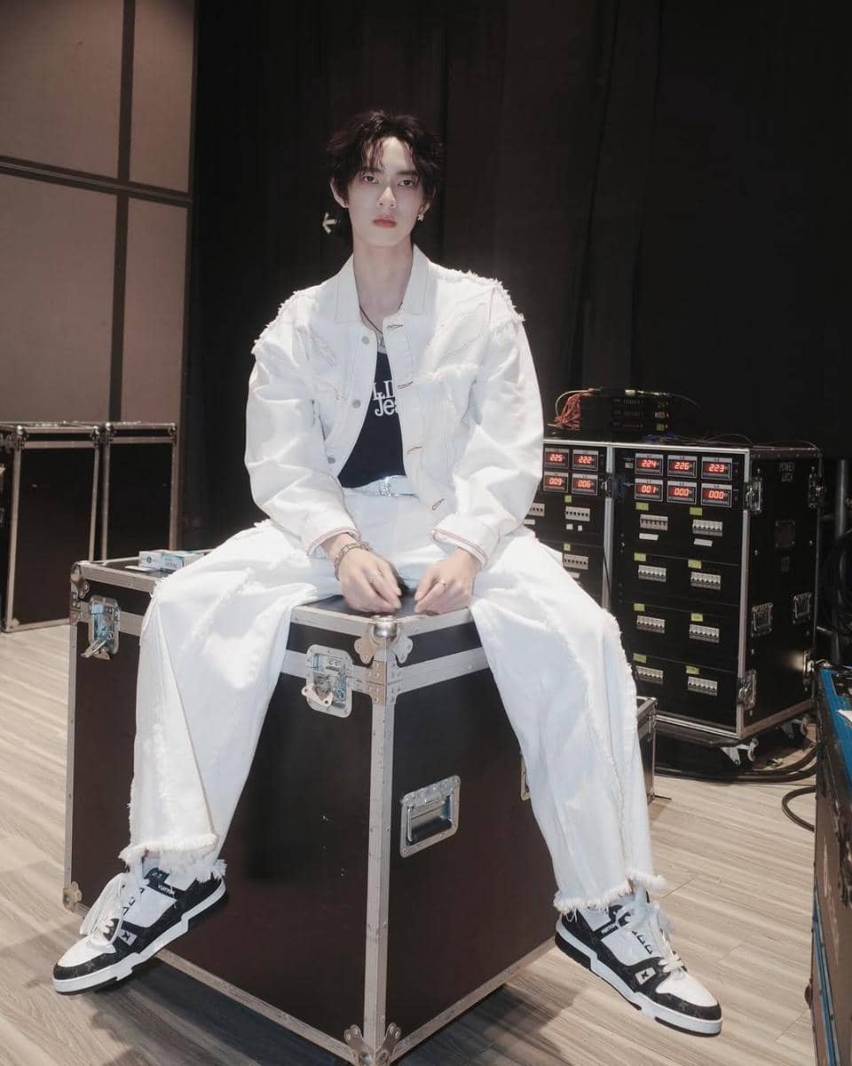 OOTD Sneakers ala Pooh Krittin