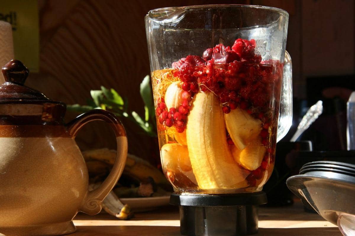 ilustrasi membuat acai bowl simpel