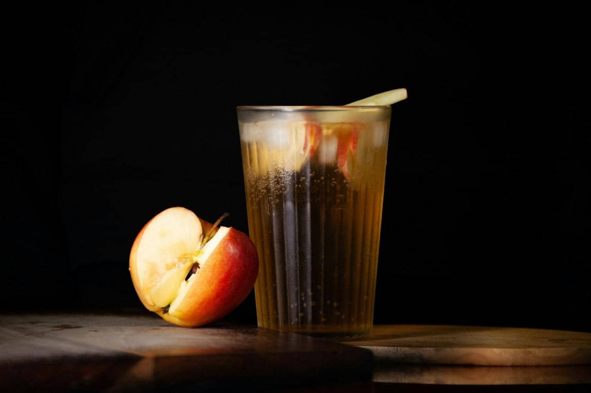 ilustrasi apple juice