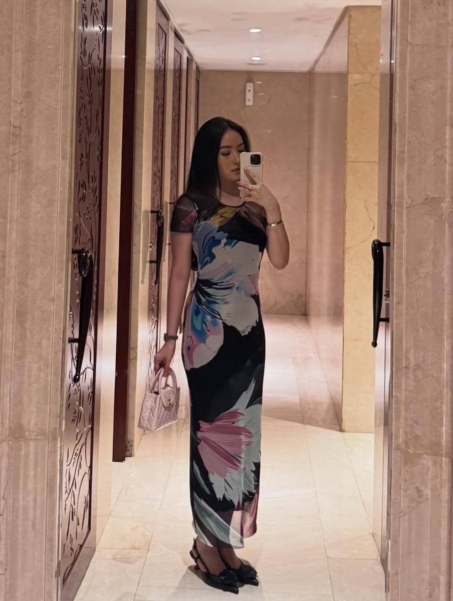 gaya artis di resepsi pernikahan El Rumi dan Syifa Hadju 