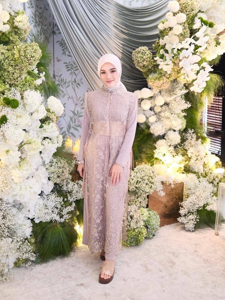 Inspirasi OOTD kondangan ala Diandra Marsha 