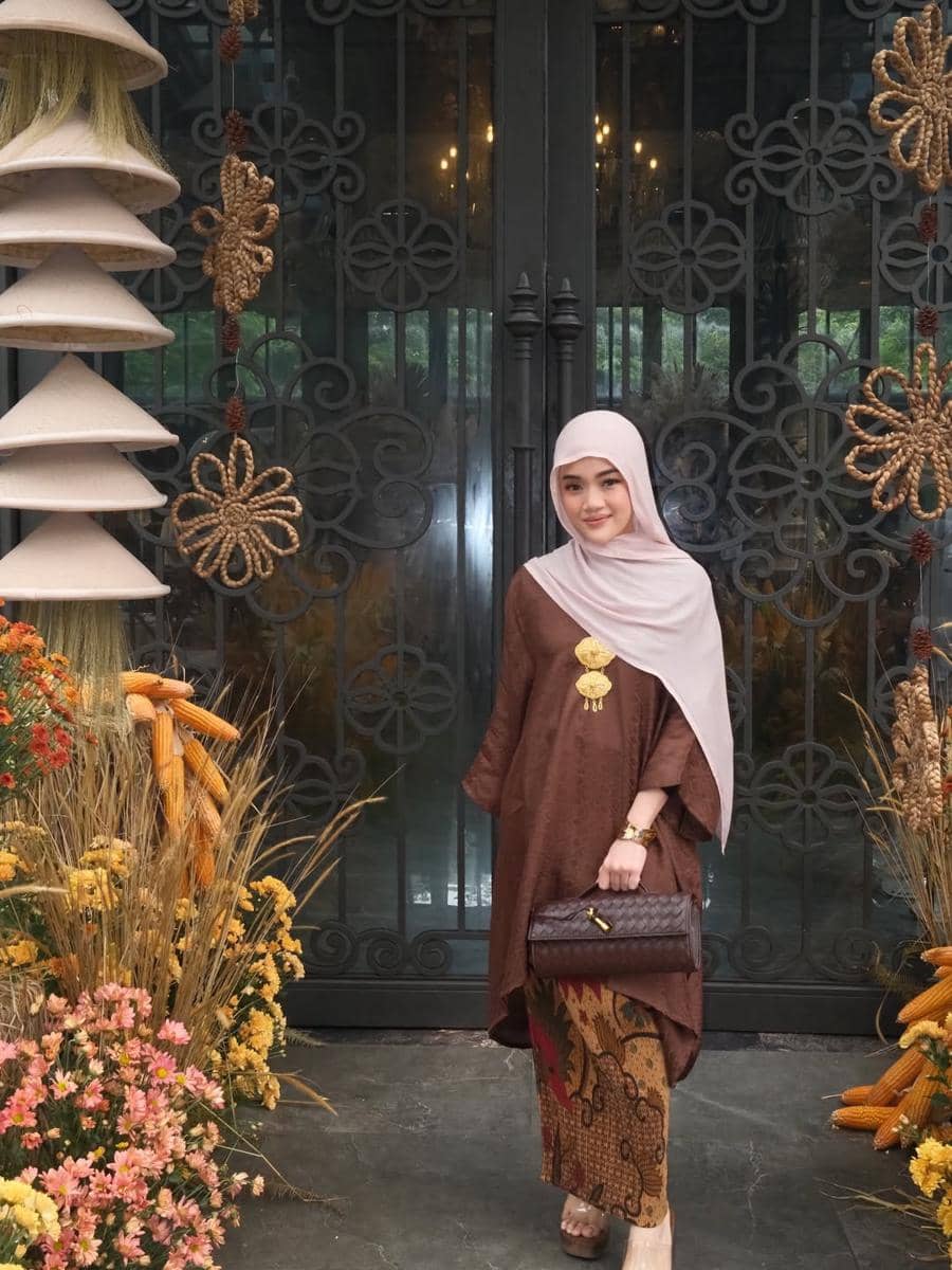 Inspirasi OOTD kondangan ala Diandra Marsha