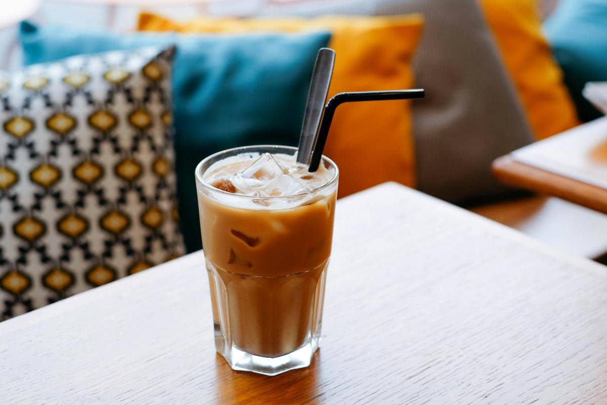 Apakah Kopi Susu Benar-Benar Bikin Asam Lambung Naik? Ini Faktanya!