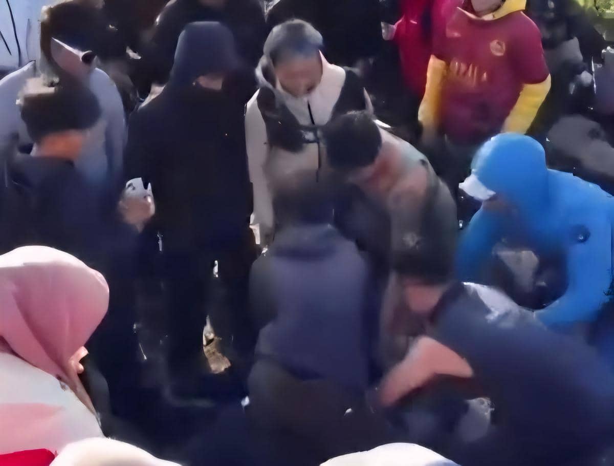 Pendaki Gunung Lawu Baku Hantam Gegara Rebutan Spot Foto