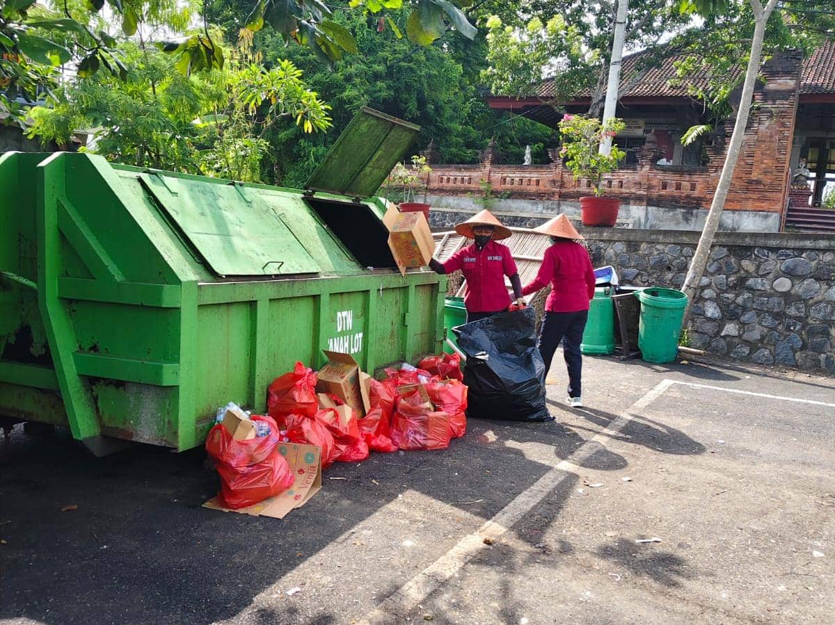 Pengelolaan sampah di DTW Tanah Lot (Dok.IDNTimes/Humas Tanah Lot)
