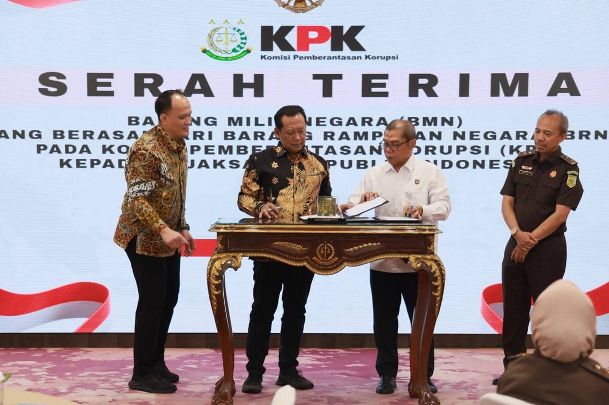 Pulihkan Aset, KPK Serahkan Rampasan Negara Rp20,2 Miliar ke Kejagung