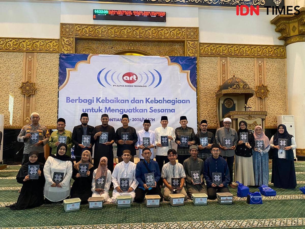 Harapan Baru untuk Teman Tuli, 100 Al-Qur’an Isyarat Disalurkan di Pontianak
