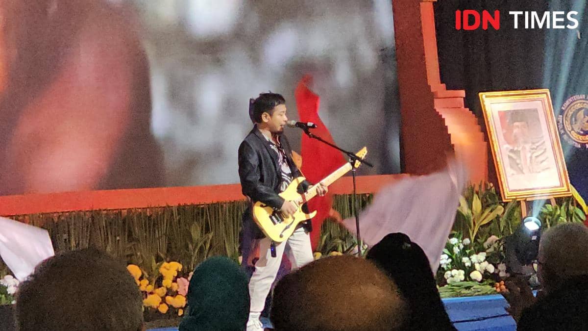 Jalani Vonis 18 Tahun, Zul Zivilia Nyanyi 'Bendera' di Depan Menteri