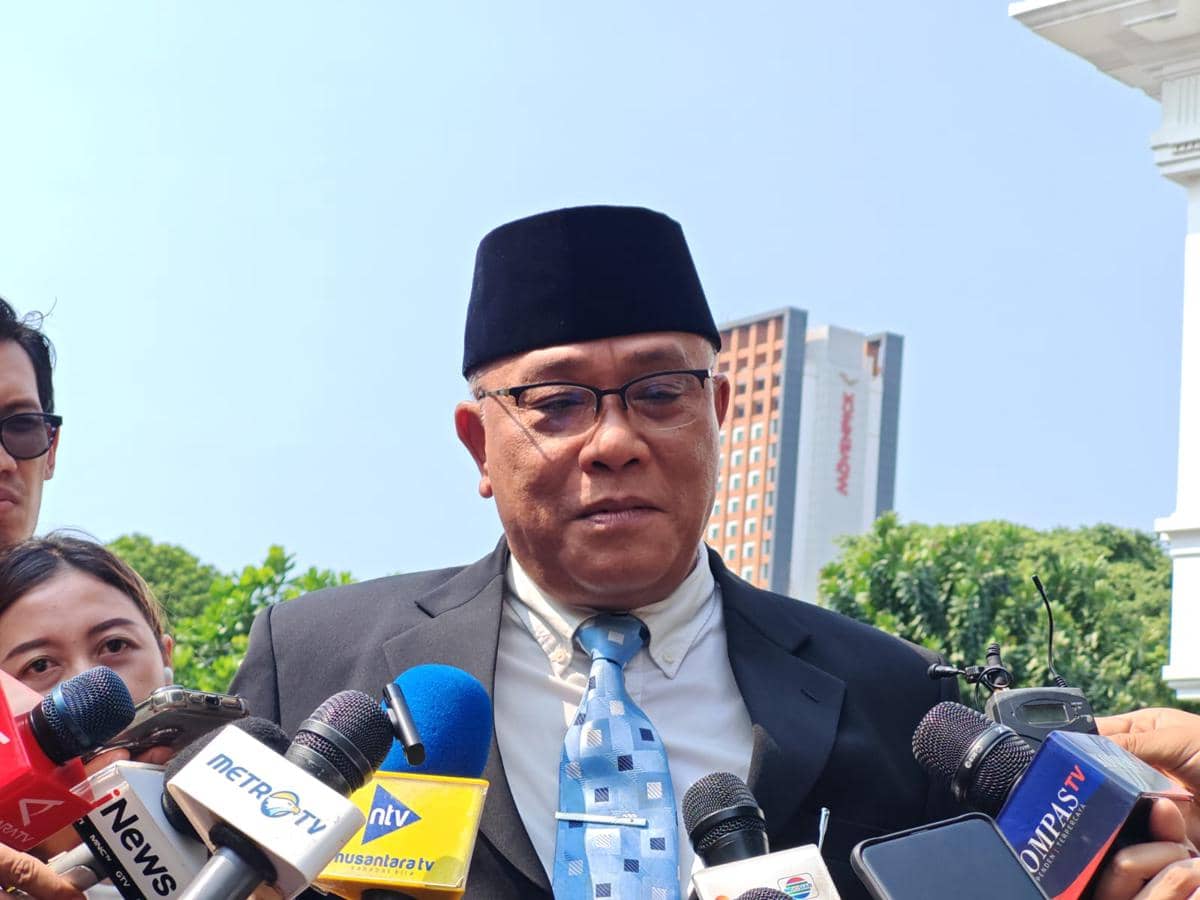 Pakai Dasi Biru ke Istana, Jumhur Bakal Masuk Kabinet Prabowo